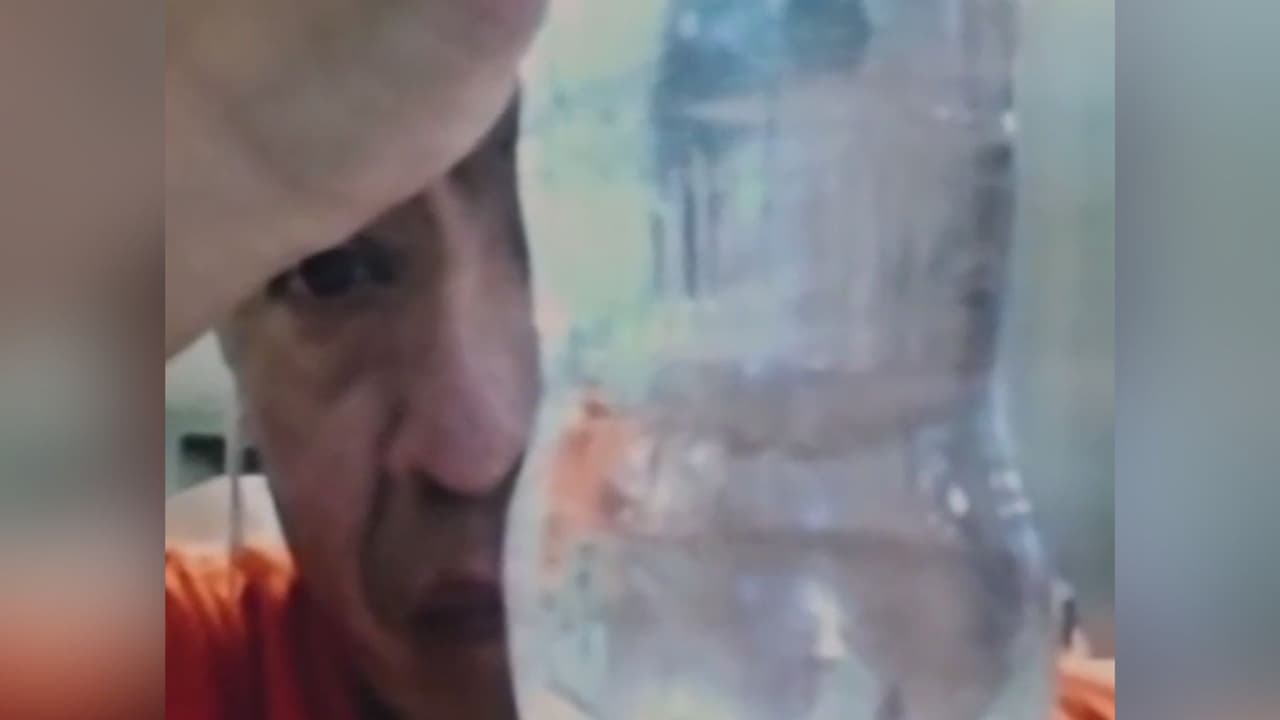 Denuncian larvas y gusanos en el agua que dan a inmigrantes en centro de detención de Adelanto
