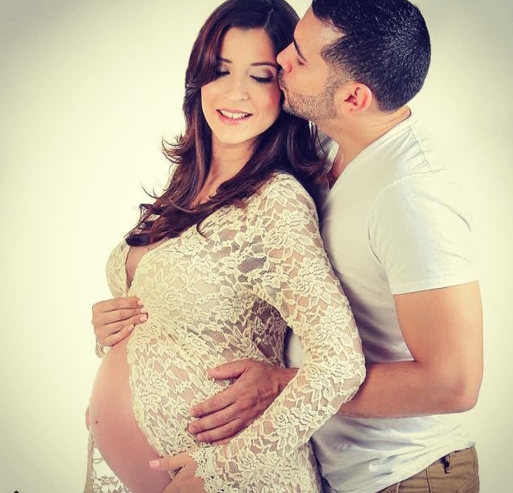 Alejandra recuerda su relación desde ese día hasta hoy: "Hemos reído, llorado, crecido, ganamos, perdimos, peleamos nos arreglamos nos mantenemo en esa, pero nos amamos". El 11 de marzo de 2015 llegó a su vida Matteo.