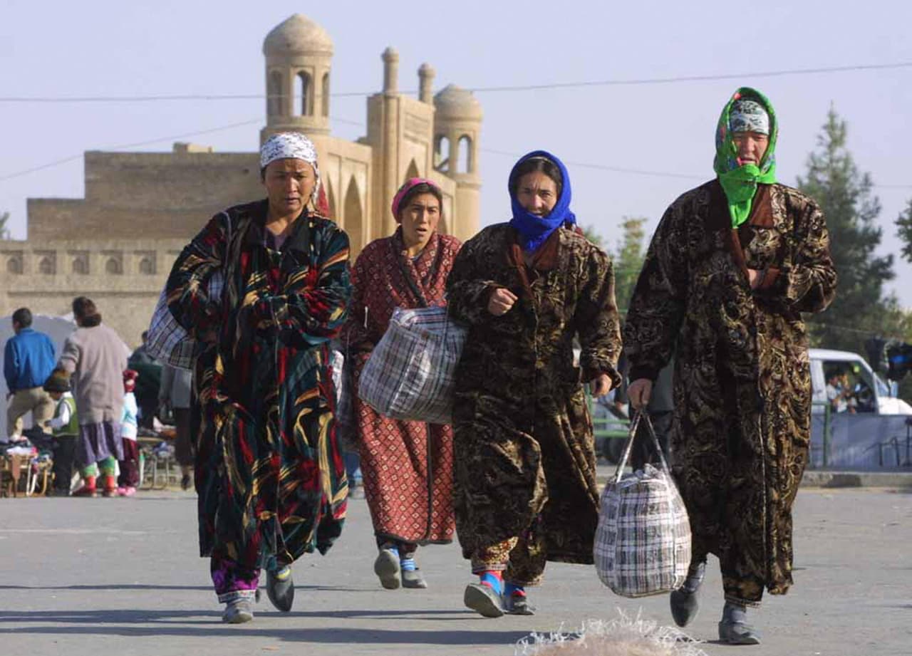 Mujeres uzbekas en la localidad de Karshi, próxima a la frontera con Afganistan.
