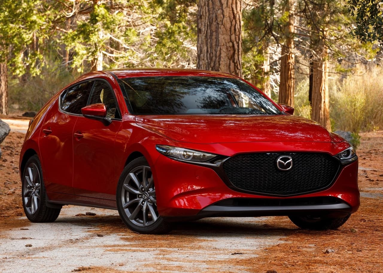 <h3 class="cms-H3-H3"><b>6. Mazda3</b></h3>
<br>
<ul>
 <li><b>Menciones semanales en Twitter:</b> 1,679</li>
 <li><b>Total de menciones en Instagram:</b> 1.2 millones</li>
 <li><b>Total de publicaciones en Reddit:</b> 17,400</li>
 <li><b>Puntaje de popularidad:</b> 4.68</li>
</ul>