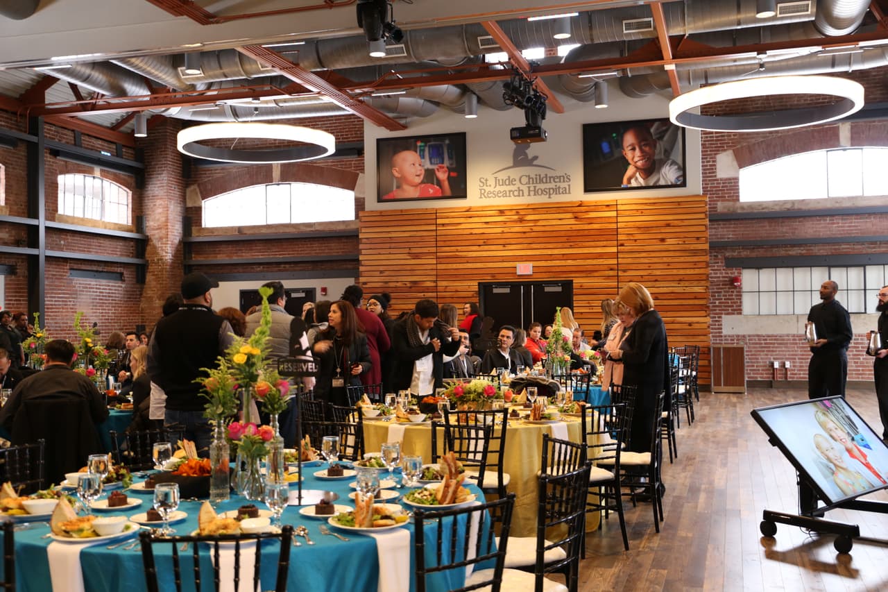 Antes de comenzar el recorrido por las instalaciones de 
<b>St. Jude,</b> la locutora participó en una pequeña recepción.
<br>
<br>
<b>DONA AQUÍ: <a href="http://bit.ly/UnidosConStJude" target="_blank">bit.ly/UnidosConStJude</a></b>