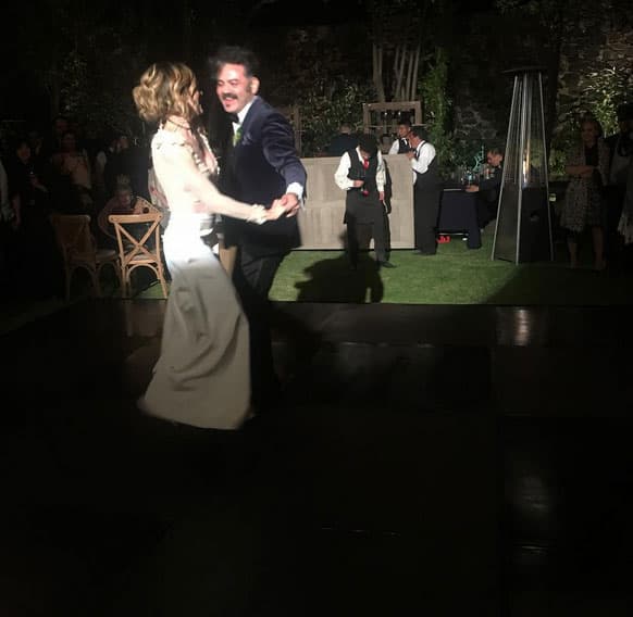 ¡Hora del primer baile! Sus fans preguntaban si fue al ritmo de alguna canción de Café Tacvba.