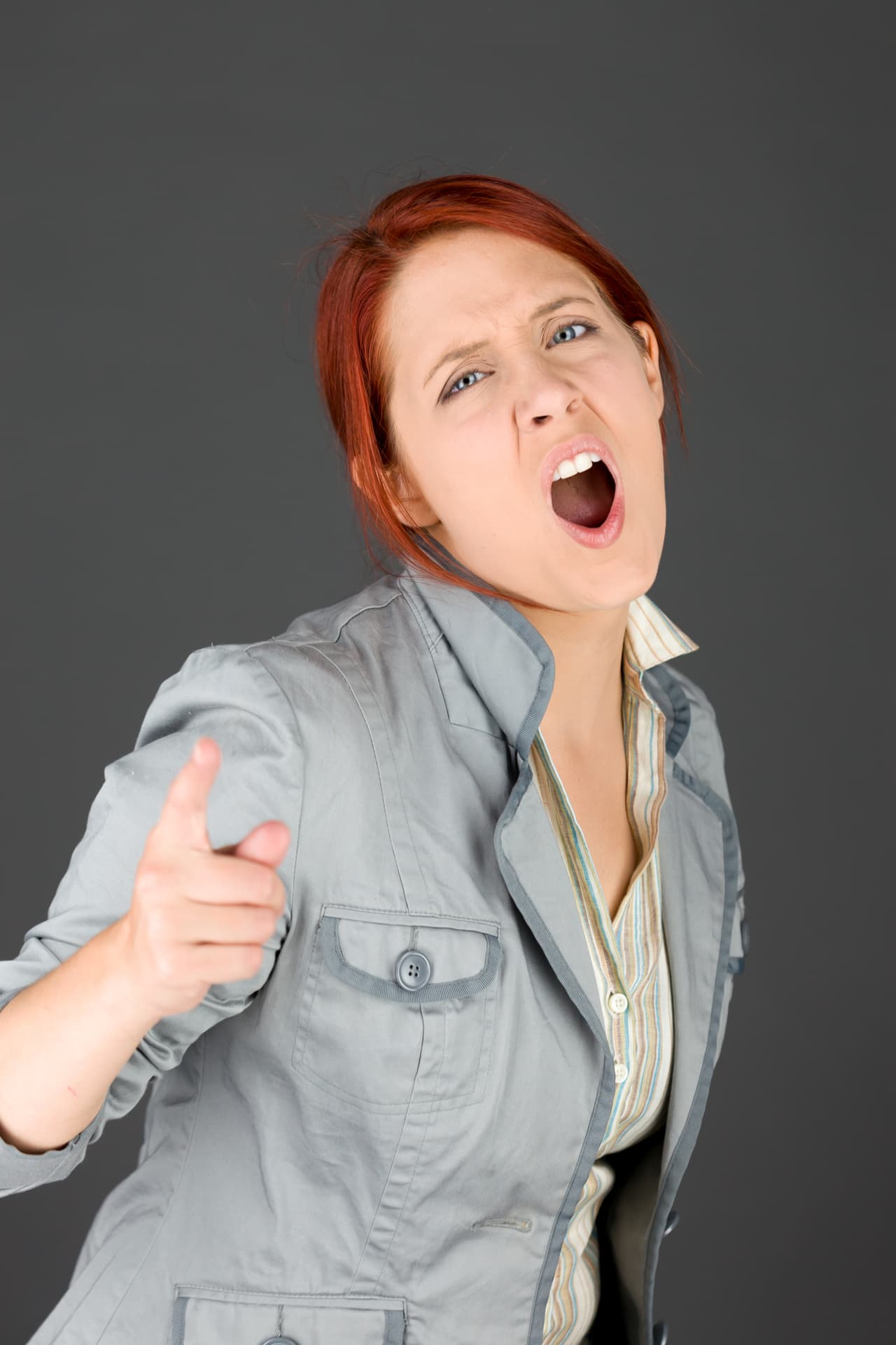 El encuentro peligroso ocurre cuando ese Leo se vuelve insoportable y demanda de ti admiración constante, halago y por supuesto, ¡que no le lleves la contraria!