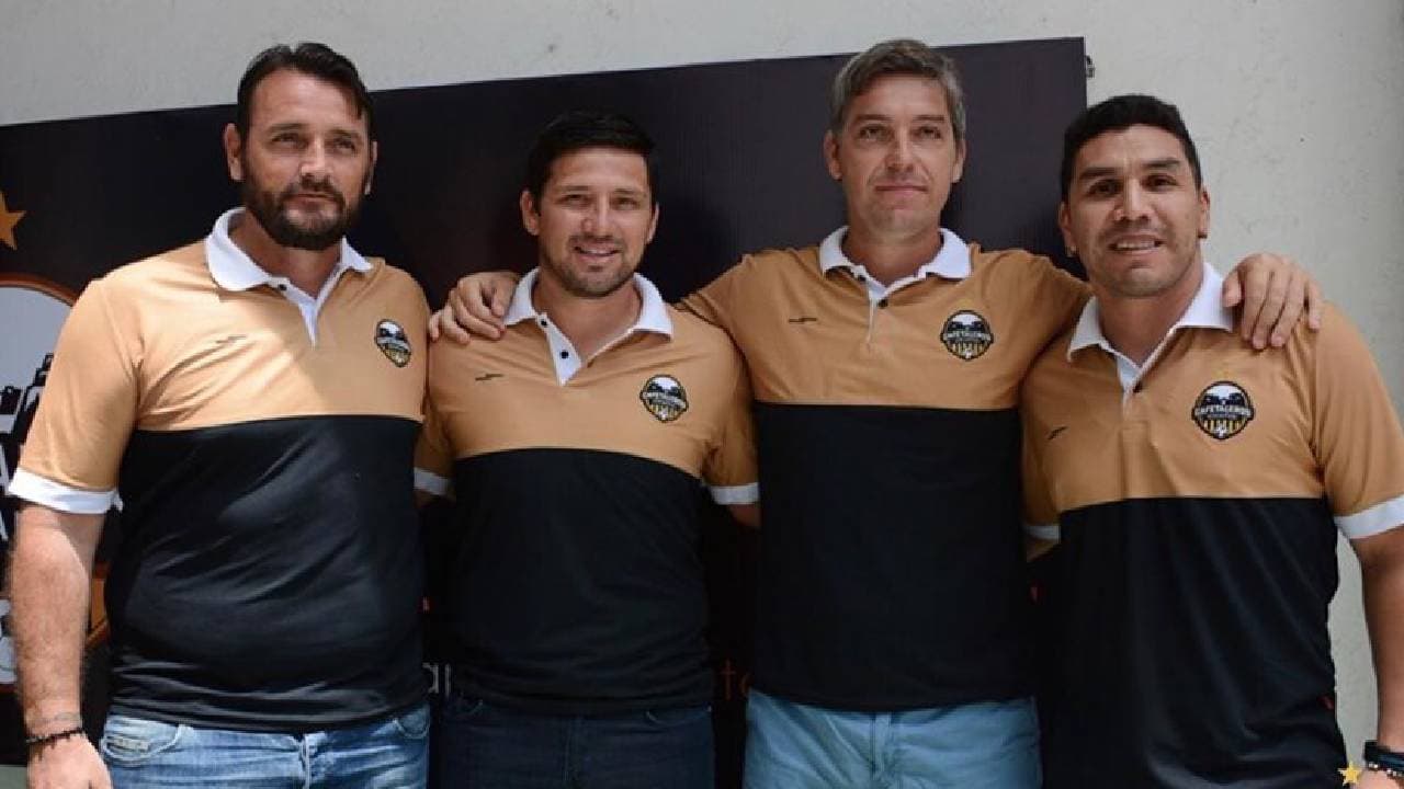 Cafetaleros lanza playera especial con firma de Salvador Cabañas