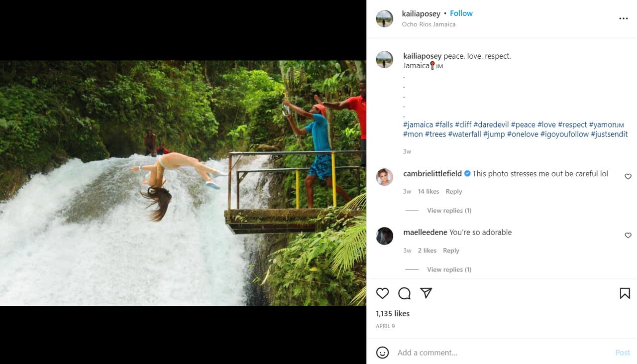 El 9 de abril compartió una intrépida fotografía de su reciente viaje a Jamaica, donde se aprecia que se aventó de una cascada.
<br>