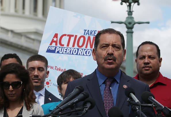 El representante Jesús García (D-IL) habla durante una conferencia de prensa para pedir al presidente Trump y al Congreso que ayuden a Puerto Rico a recuperarse dos años después de que la isla fue golpeada por el huracán María, en el Capitolio, el 18 de septiembre. 2019 en Washington, DC.