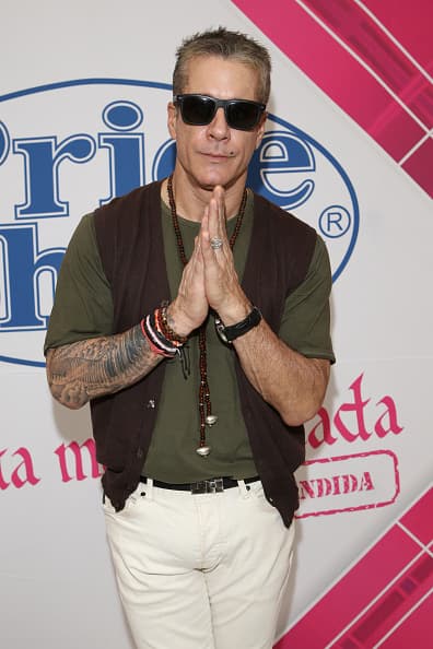 Y confesó que uno de esos traspiés fue haber hecho comentarios sobre política: "No es lo mío, y pues 
<b>me involucré abiertamente en <a href="https://www.univision.com/entretenimiento/celebridades/me-encantaria-enterrarte-a-tiros-fernando-carrillo-recibe-amenazas-por-haber-apoyado-a-hugo-chavez-fotos">opiniones políticas en Venezuela</a></b> que me causaron de verdad mucho daño y me causaron muchas decepciones". 
<br>