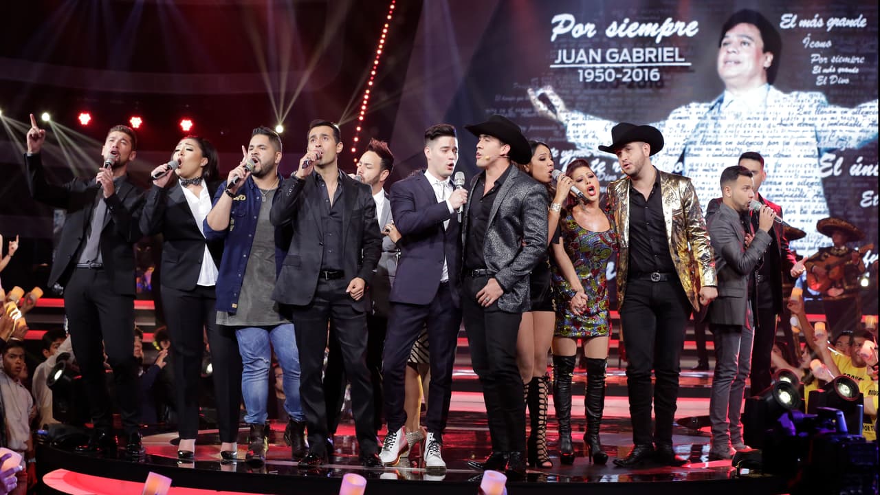La noche arrancó con un sentido homenaje para Juan Gabriel.