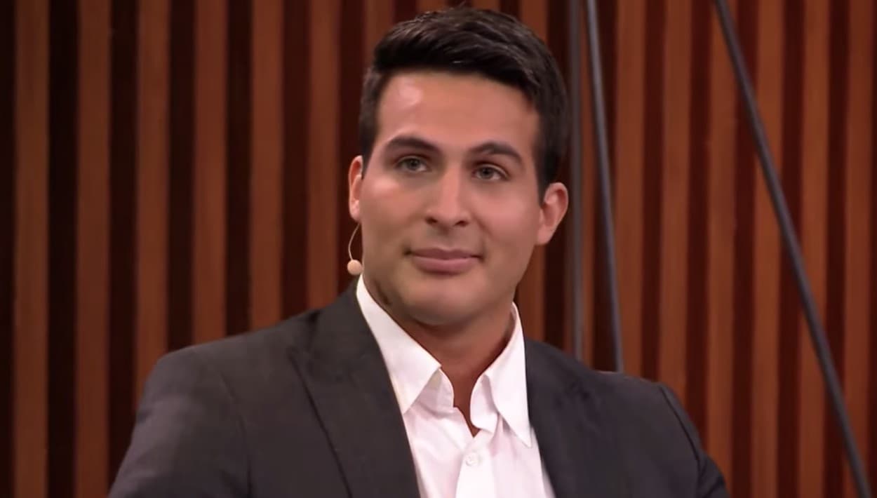 Según se fueron enterando, los seguidores que conforman la gran familia de Enamorándonos, dedicaron este fin de semana a recordar a Miguel Ángel. En diversos comentarios en las redes sociales, destacaron su arrojo al llegar al show 
<b><a href="https://www.univision.com/shows/enamorandonos/rafa-le-pidio-a-miguel-que-explicara-cual-es-la-mirada-penetrante-el-la-aplico-con-victoria-y-le-funciono-video">en busca del amor de Victoria</a></b>.