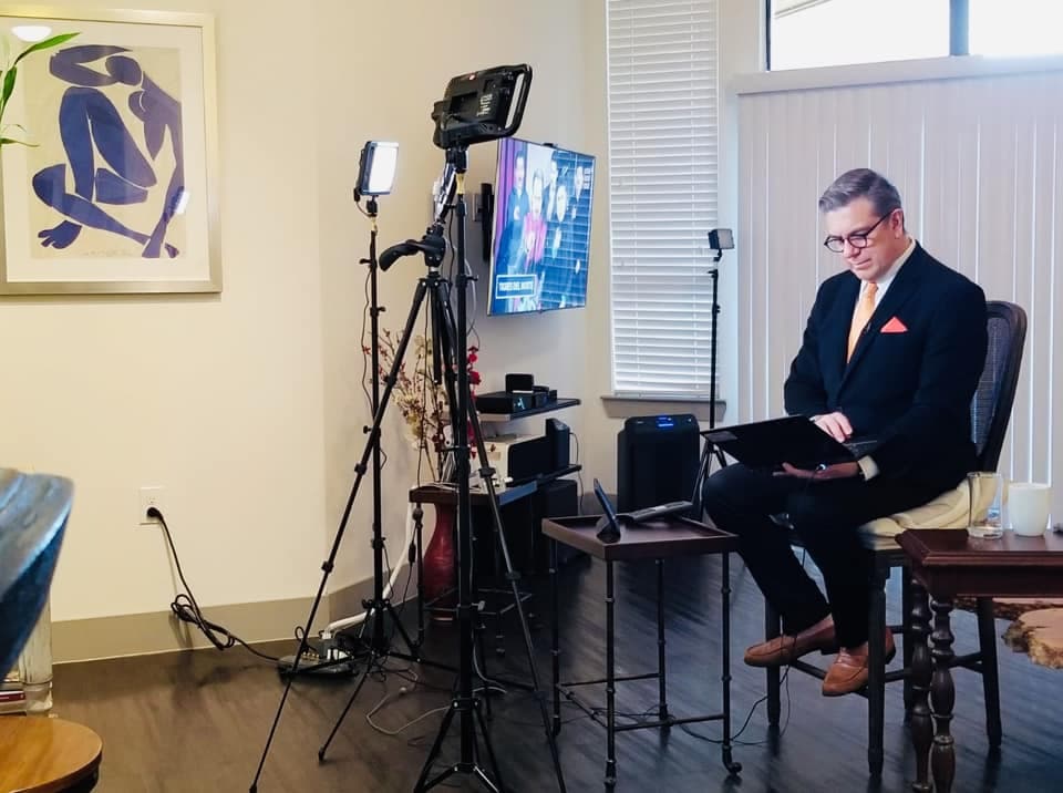 Raúl Peimbert - Presentador de noticias.