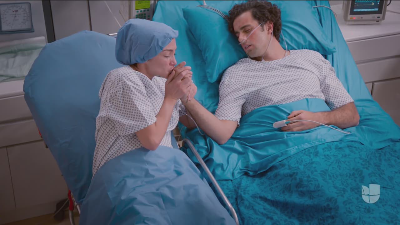 Ambos llegan al hospital juntos cuando ella está a punto de dar a luz a sus tres bebés; sin embargo, al nacer los trillizos él se desmaya en el quirófano y minutos después muere a causa de un infarto, después de haber sido envenenado, en una de las camas del hospital y de la mano de su aún convaleciente esposa.