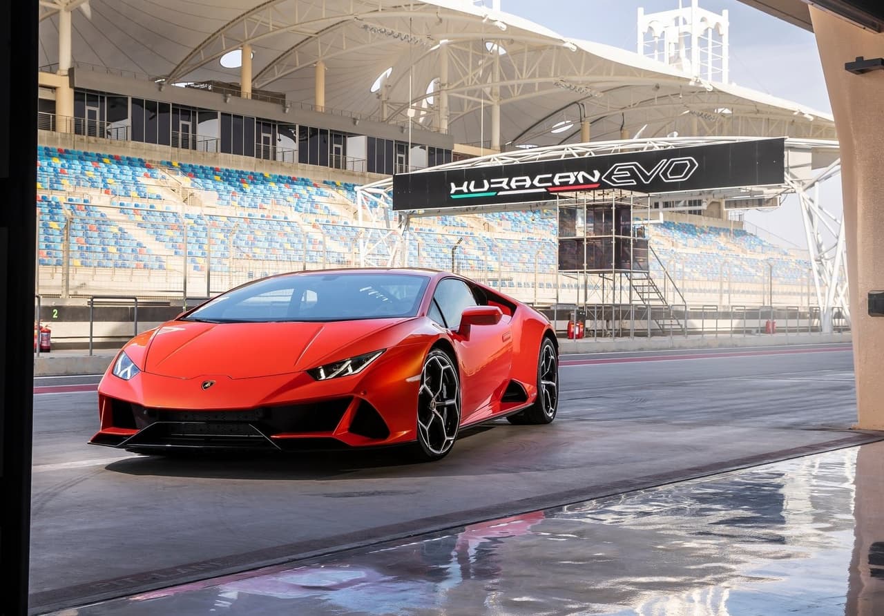 Se trata de un
<b>Lamborghini Huracán EVO 2020</b> por el que Hines desembolsó la suma de
<b>318,497 dólares</b> y que incluso semanas después estrelló contra otro auto.