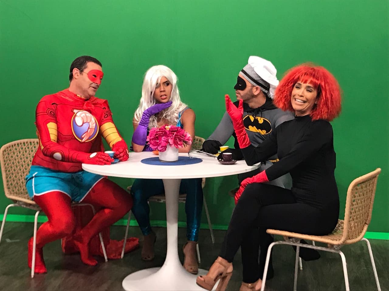 La guerra de carcajadas comenzó, cada uno probó su fuerza para combatir la tristeza.