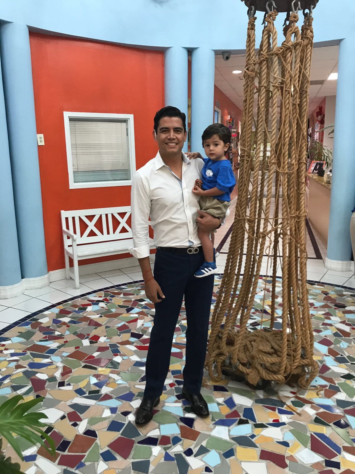 Con tan solo 18 meses de edad, Joshua, el hijo de 
<b>Orlando Segura</b> y Catalina Mesa, vivió su primera experiencia en un day care (guardería Infantil). 
<b><a href="http://www.univision.com/shows/despierta-america/orlando-segura-nos-invito-en-exclusiva-al-primer-dia-de-baby-joshua-en-el-preescolar-video" target="_blank">Mira aquí el VIDEO</a></b>