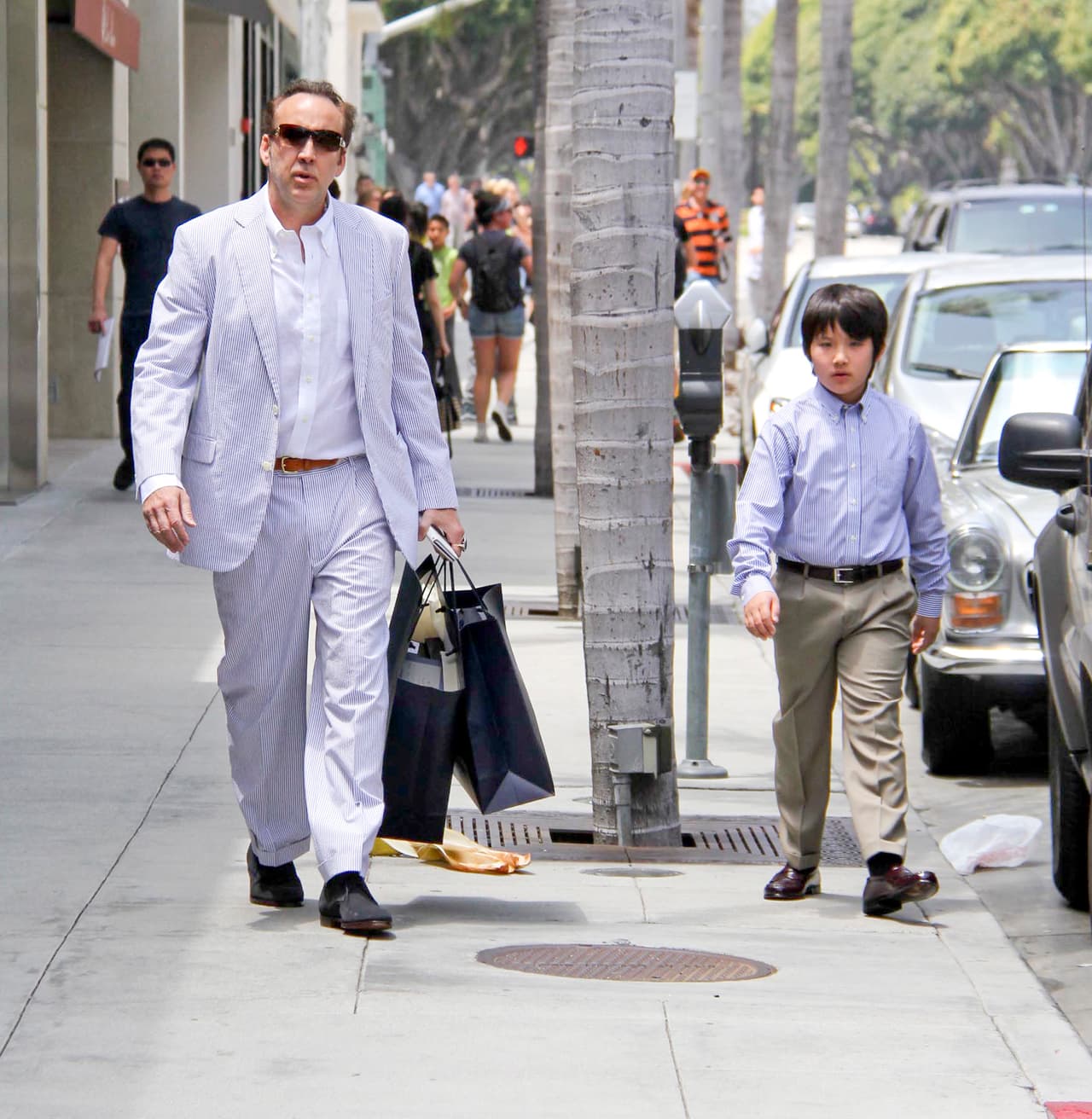 Verlos sujetados de la mano es en realidad muy tierno.