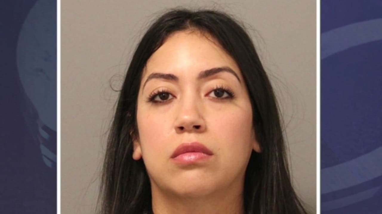 Acusan de asesinato a una oficial del Sheriff del condado Harris tras un tiroteo mortal en 2025