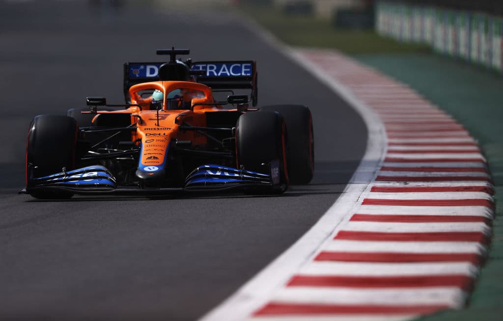 Con tiempo de 1:15.875 , el finlandés Valtteri Bottas se quedó con la pole position por delante de su compañero Lewis Hamilton y el neerlandés Max Verstappen de Red Bull Racing. El piloto mexicano Sergio Pérez se quedó con el mejor cuarto tiempo y no pudo conseguir la soñada primera pole position de su carrera.