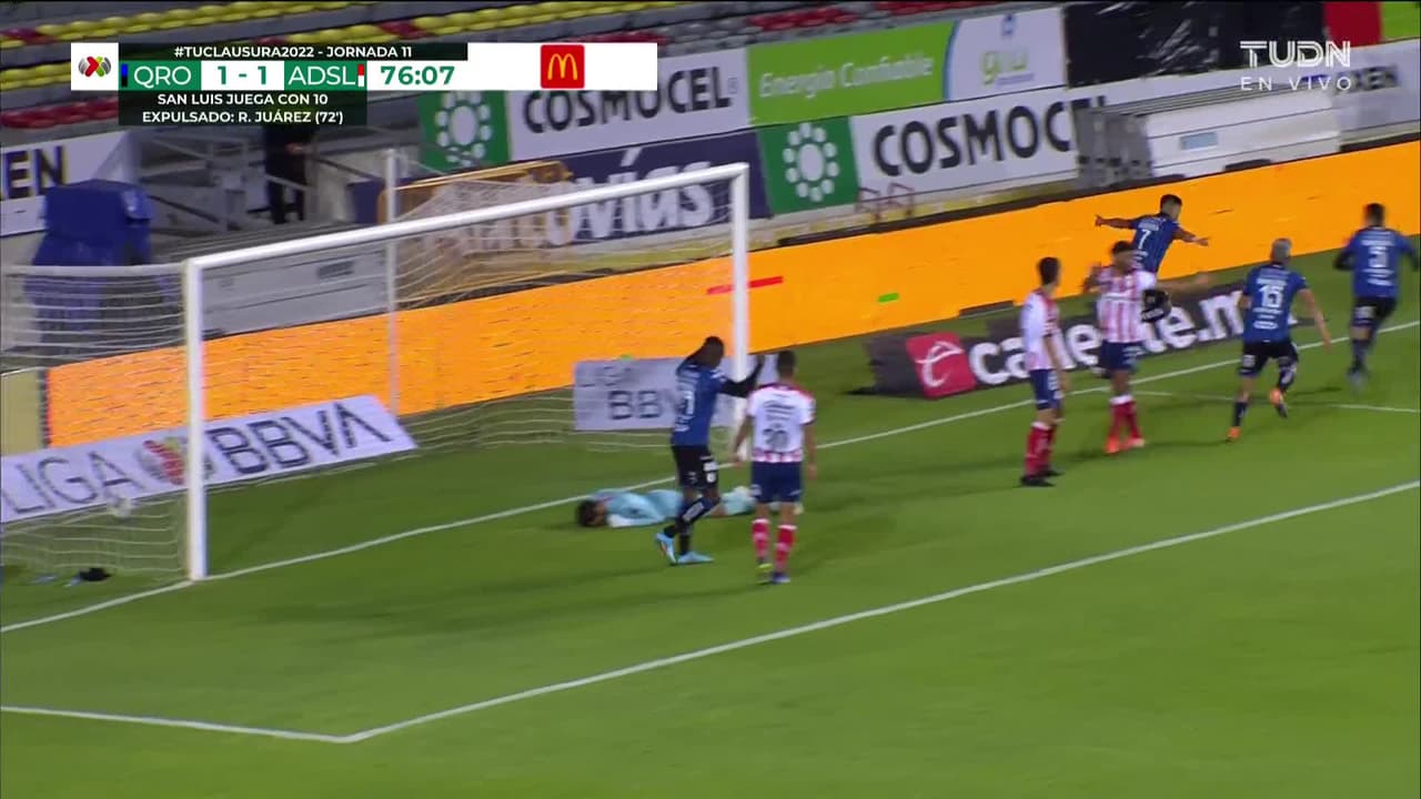 ¡GOOOL! Leonardo Sequeira anota para Querétaro.