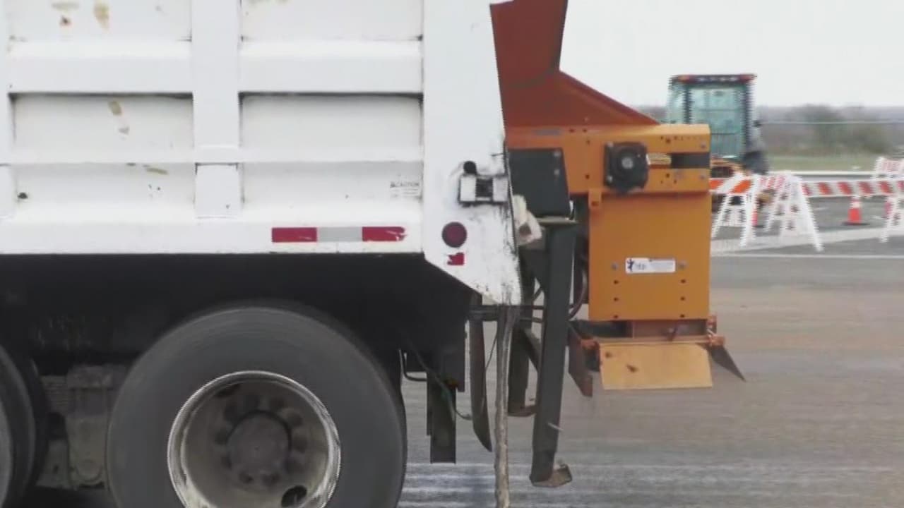 Lluvias heladas crean condiciones peligrosas en las carreteras