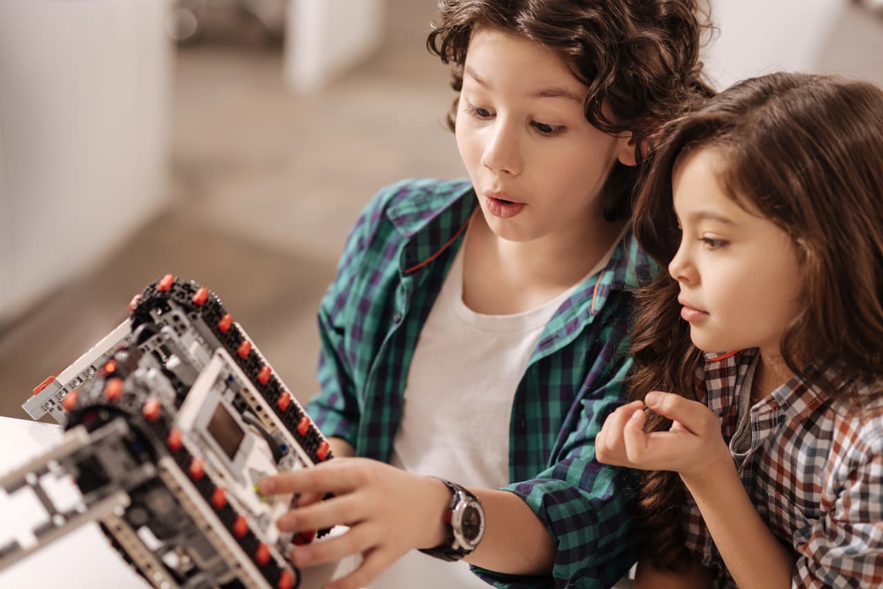 Los ‘Einsteins perdidos’: cómo se desperdicia el potencial de los niños más brillantes de familias pobres y cómo solucionarlo