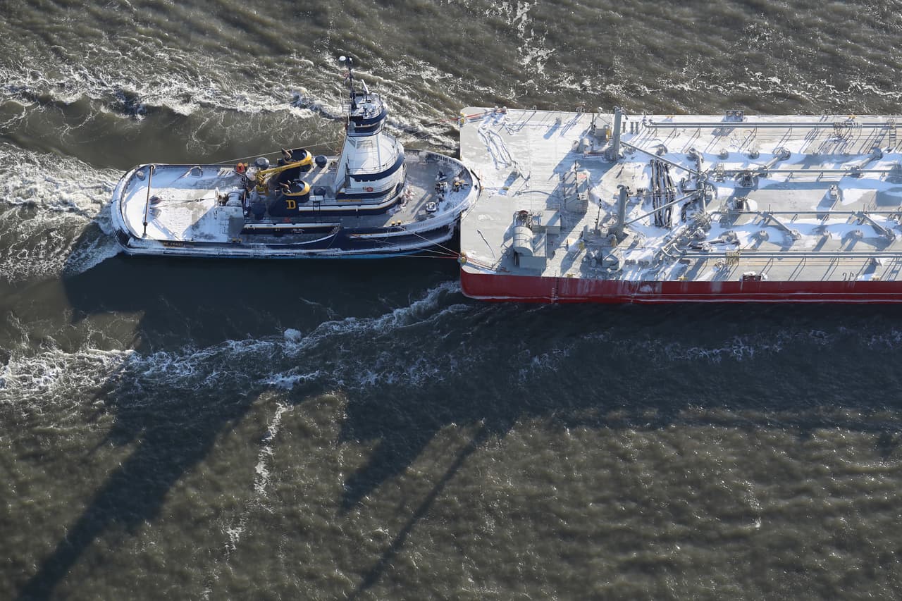 Los remolcadores del río Hudson, en Nueva York, también están cubiertos de nieve por la ‘bomba ciclónica’.