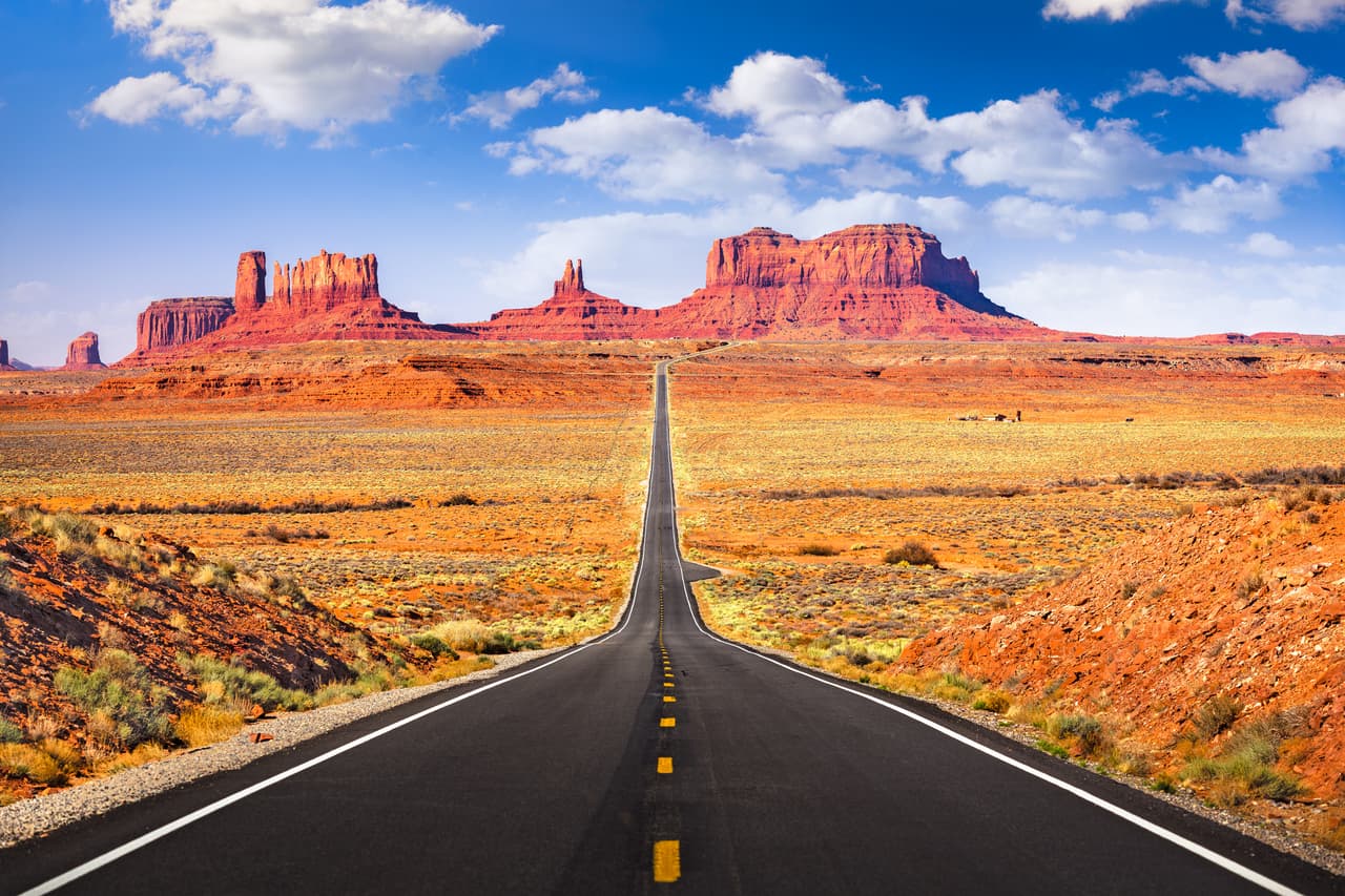 Su antepenúltima se trata de la autopista 163, una ruta de 64 millas que atraviesa principalmente la Nación Navajo, desde Kayenta, Arizona hasta cerca de Bluff, Utah. Según Ryan, el paisaje y el terreno es espectacular, pero la atracción real es el increíble Monument Valley que presenta grandes afloramientos rocosos.