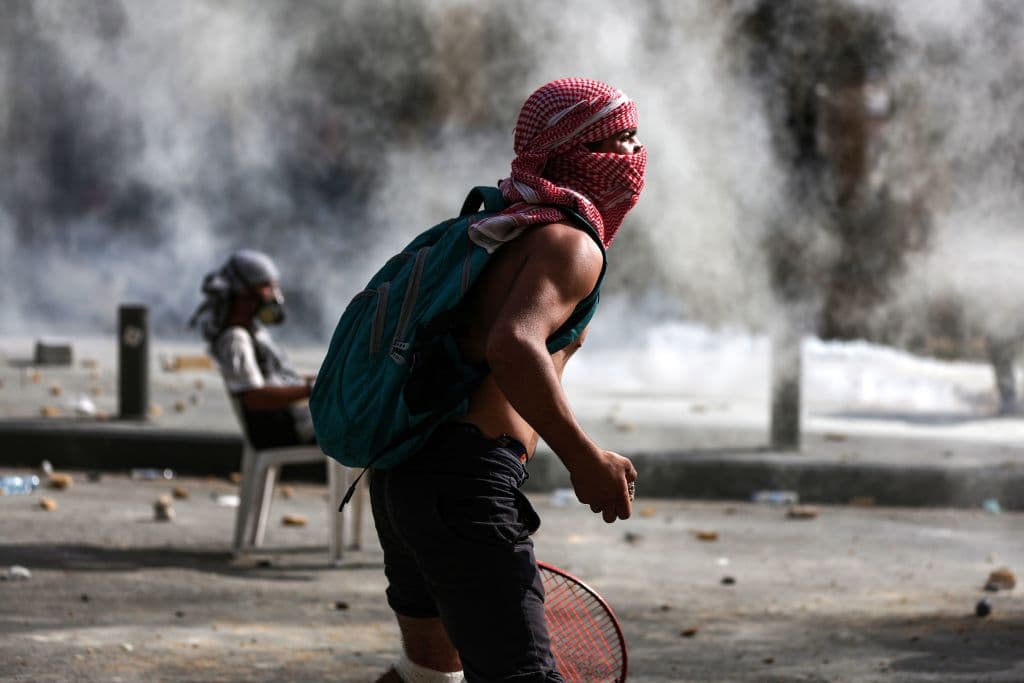 Dolor y rabia por la gran explosión en Beirut desatan violentos enfrentamientos en las calles la capital libanesa