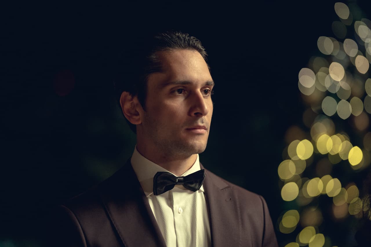 Por su parte, 
<b>Otar Saralidze</b> volvió a la pantalla de Netflix como Domenico, el trabajador e íntimo amigo de la pareja de Massimo y Laura.