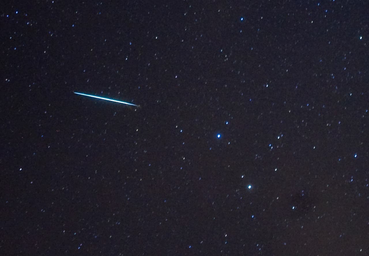 <b>En el cielo se verán Las Gemínidas</b>
<br>El cielo se prepara esta noche para un verdadero festín de meteoros conocido desde 1862 como Las Gemínidas. En 2016, el baño de meteoros fue opacado por la superluna llena que con su brillo no dejó que los otros cuerpos del cielo brillaran. Pero en este 2017, Las Gemínidas estarán de regreso. 
<br>