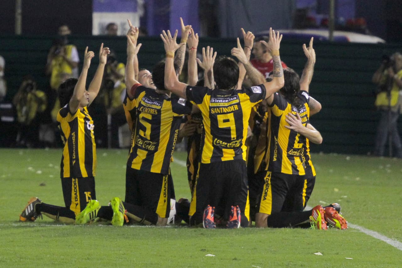 Guaraní aprovecha su localía y derrota a Racing en la ida de los cuartos de final de la Libertadores