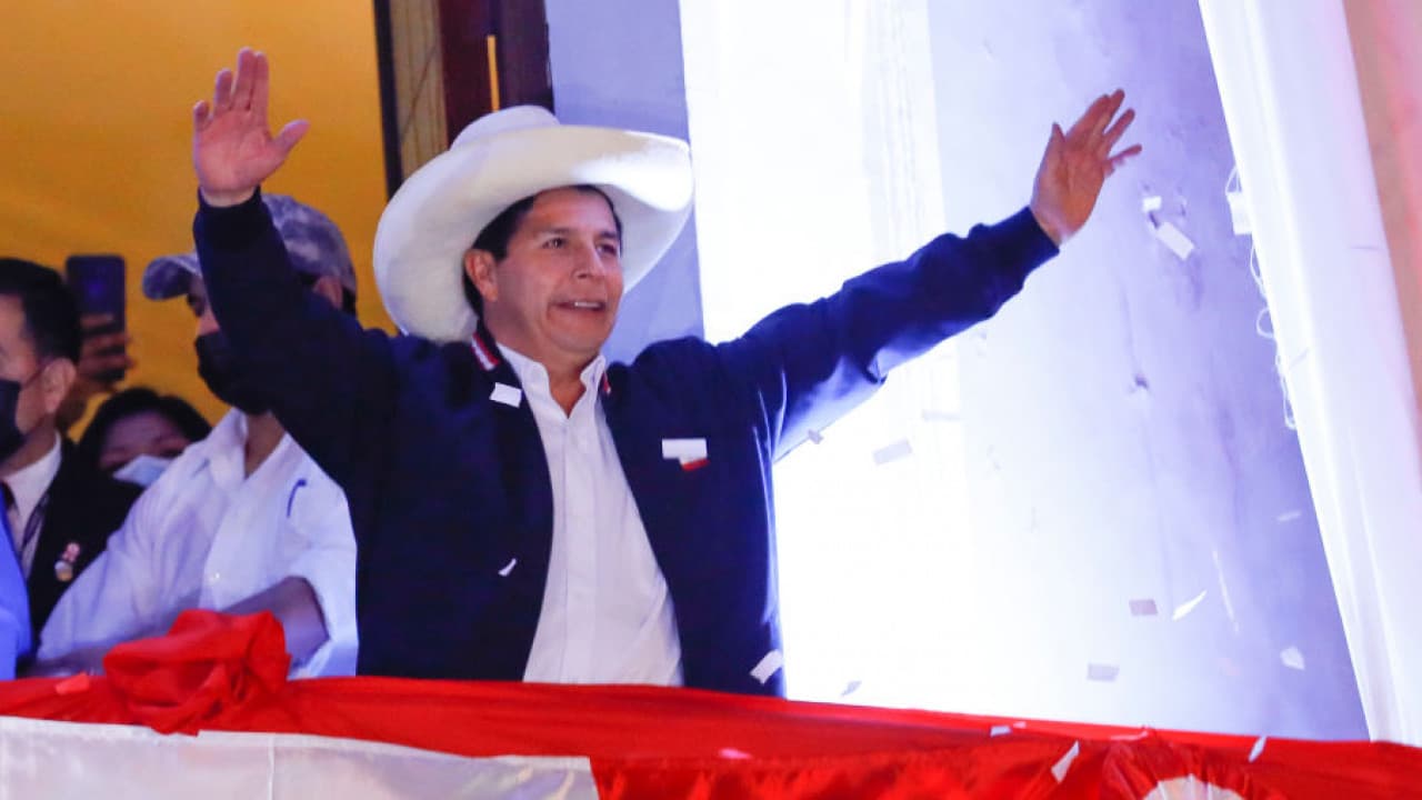 Pedro Castillo se alista para asumir la presidencia de Perú en medio de un panorama complejo e incierto