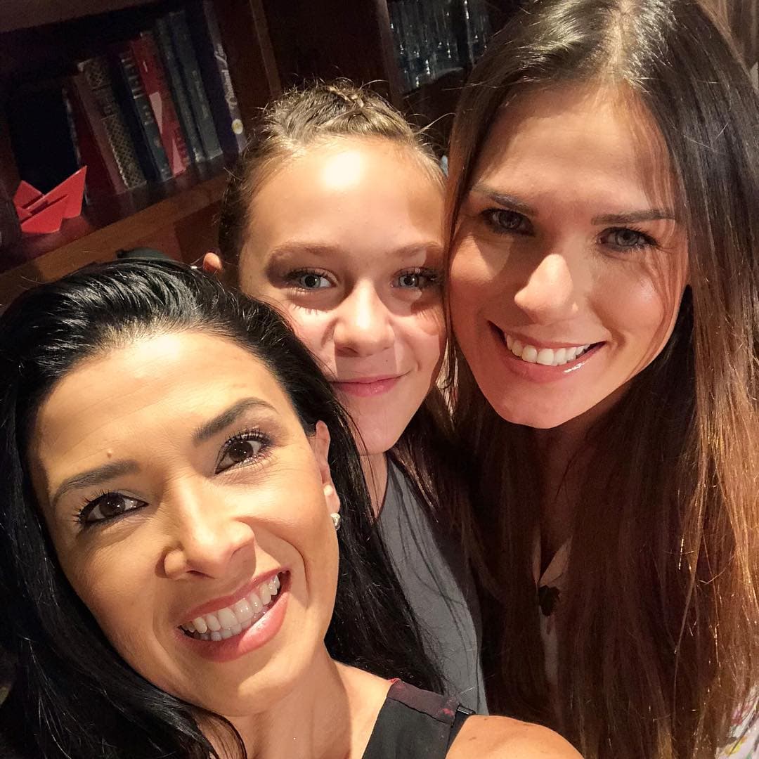 Como parte de la ficción, los personajes de Dalilah y Gloria tendrán en común una hija, a quien criarán rodeada de amor.