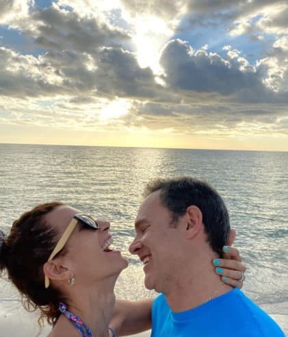 El amor está en el aire, y así lo demuestran Cristy Bernal y Alan Tacher, aprovechando de un fin de semana en familia en la playa y, eso sí, con mucho amor.