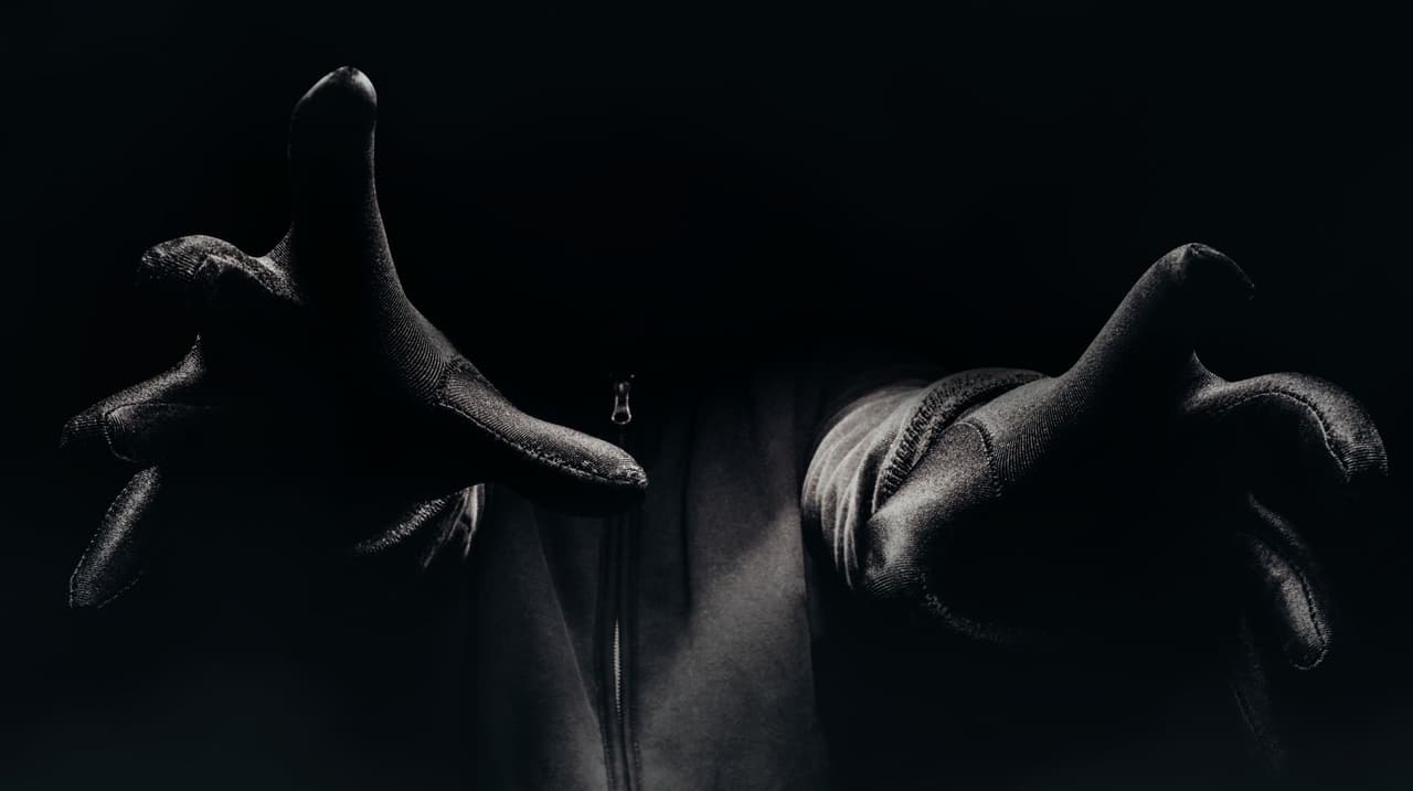 Buscan a sospechoso latino que mostró sus genitales a una mujer a la que además tocó inapropiadamente