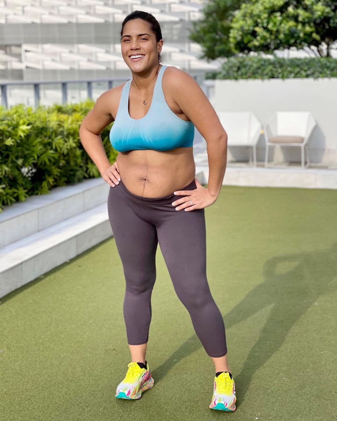 "Sinceramente miro a la Francisca de la izquierda y recuerdo que se sentía presionada por una sociedad que le exigía ser una mujer perfecta y en un momento llego a pensar que nunca se recuperaría y sentía miedo", señaló Francisca este 2 de mayo en Instagram, en donde cuenta con más de 3.6 millones de seguidores.