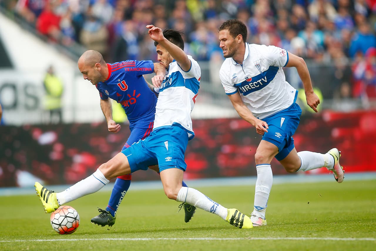 Ese mismo año, en junio, el fútbol chileno retrasó su inicio después de que el Sindicato de Futbolistas Profesionales de Chile decidiera entrar en huelga tras la negativa de los dirigentes por escuchar algunas consideraciones en la estructura del profesionalismo.