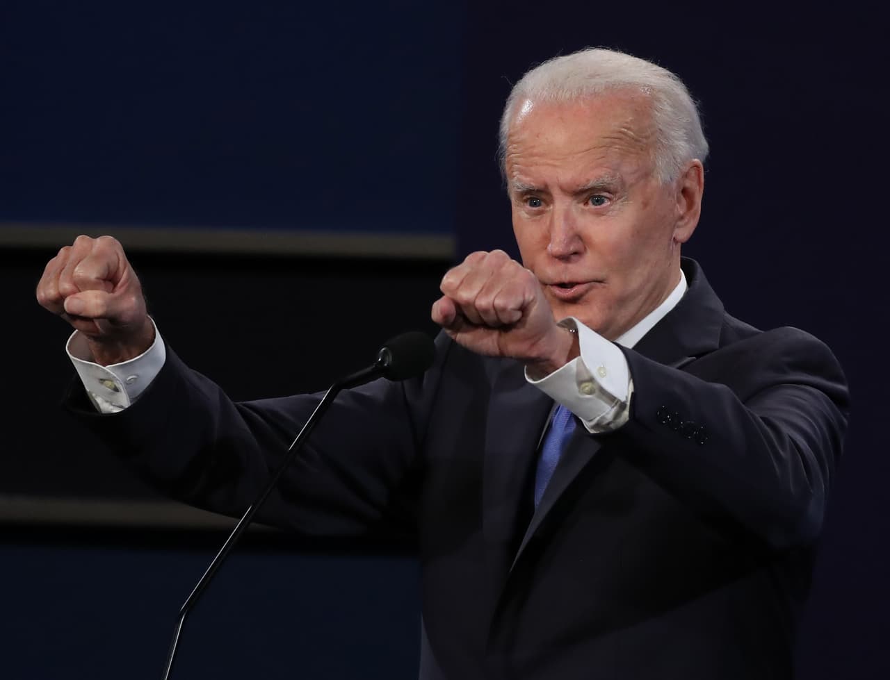 El demócrata describió como un error una ley aprobada por el Congreso en 1994 que penaliza el consumo de drogas. Biden hizo el comentario ante una pregunta de por qué los votantes afroestadounidenses deben votar por él pese a que esa ley facilitó una alta tasa de encarcelamiento entre la población negra.
<br>