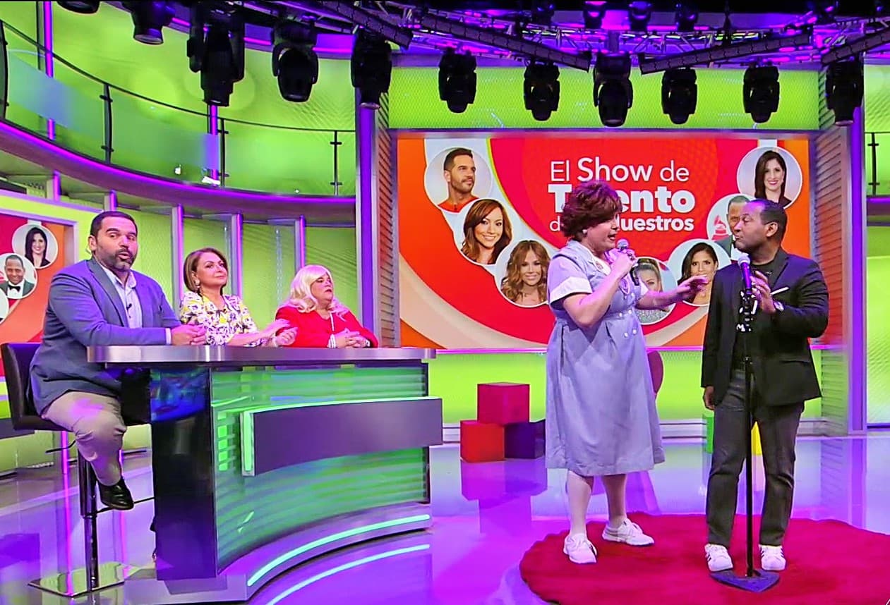 Uno de los invitados especiales al show fue Tony Dandrades, quien mostró su ‘talento con la lengua’; cantó en un idioma que aprendió durante el Mundial de Sudáfrica en el año 2010. Albert, Lupe de Molina y María Antonieta quedaron atónitos por tal vocabulario del periodista dominicano.