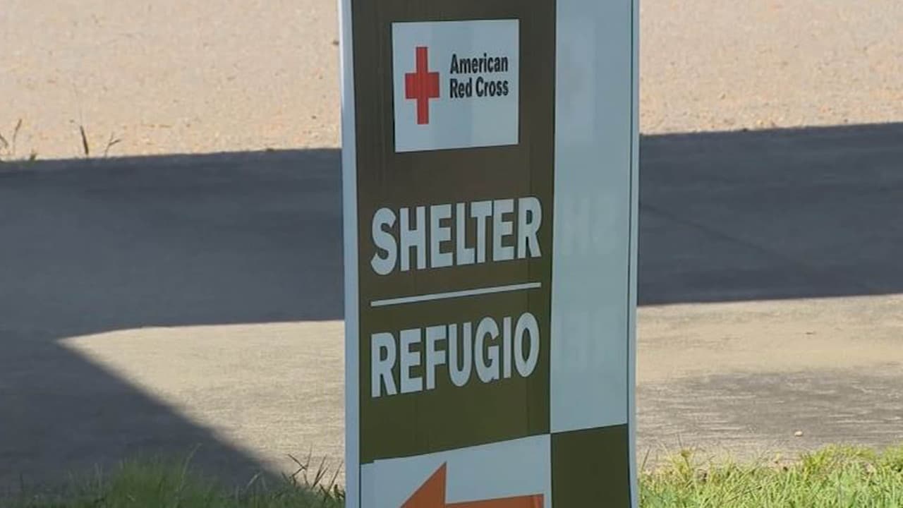 Inician evacuaciones por Isaías en Carolina del Norte en medio de temores por coronavirus