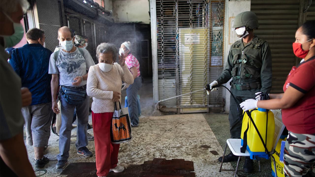 "No hay agua ni jabón para lavarse las manos": la crisis venezolana aumenta con el coronavirus