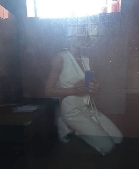 La actriz compartió esta imagen alistándose la mañana del domingo, con un sencillo mensaje: "El día del SÍ".