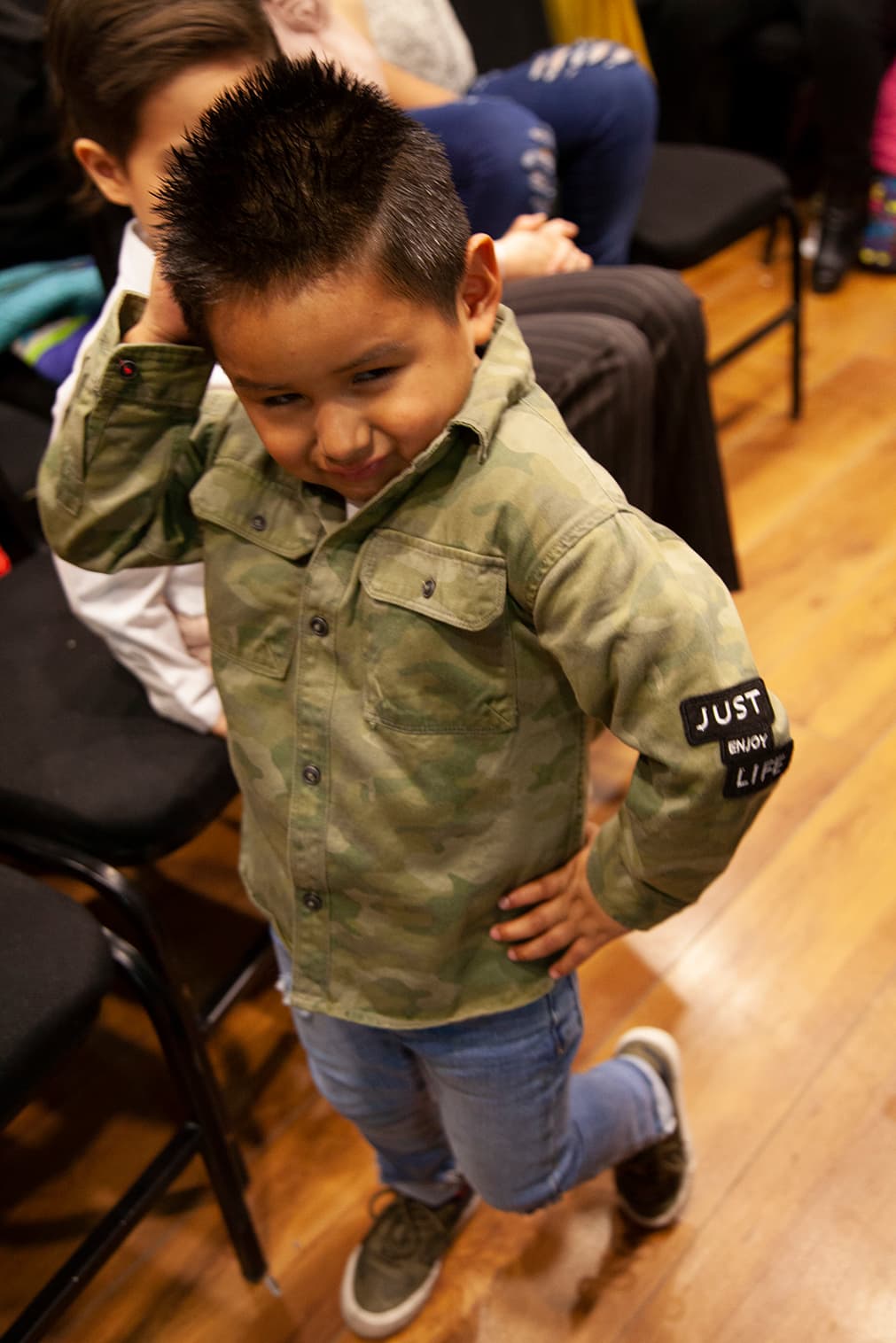 El coqueto Giovani no se contuvo a hacer de las suyas frente a nuestra fotógrafa.