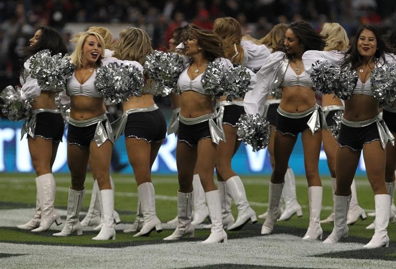 Este fue el segundo juego oficial de temporada que se disputa en Ciudad de México después del que jugaron el 2 de octubre de 2005 los 49ers de San Francisco y los Cardenales de Arizona.