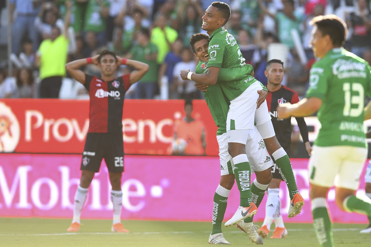 En el segundo tiempo cayó una avalancha de goles por parte de ambos equipos, el 2-0 del León obra del colombiano William Tesillo al 53' (segundo de derecha a izquierda).
