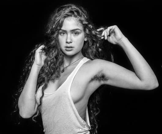 De acuerdo con Hopper ‘Natural Beauty’ surgió como un ensayo fotográfico que rompe el ‘status quo’ de la belleza femenina en la publicidad y la fotografía de moda.