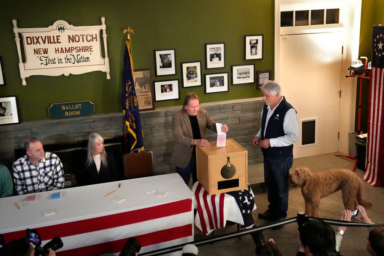 Votación en Dixville Notch, el primer pueblo de New Hampshire en celebrar la primaria.