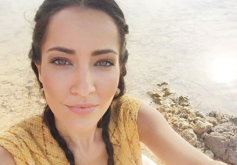 Maytê nació en Río de Janeiro el 2 de diciembre de 1983 y desde muy pequeña estuvo cerca del medio artístico, cuando tenía cuatro años comenzó a participar en comerciales.