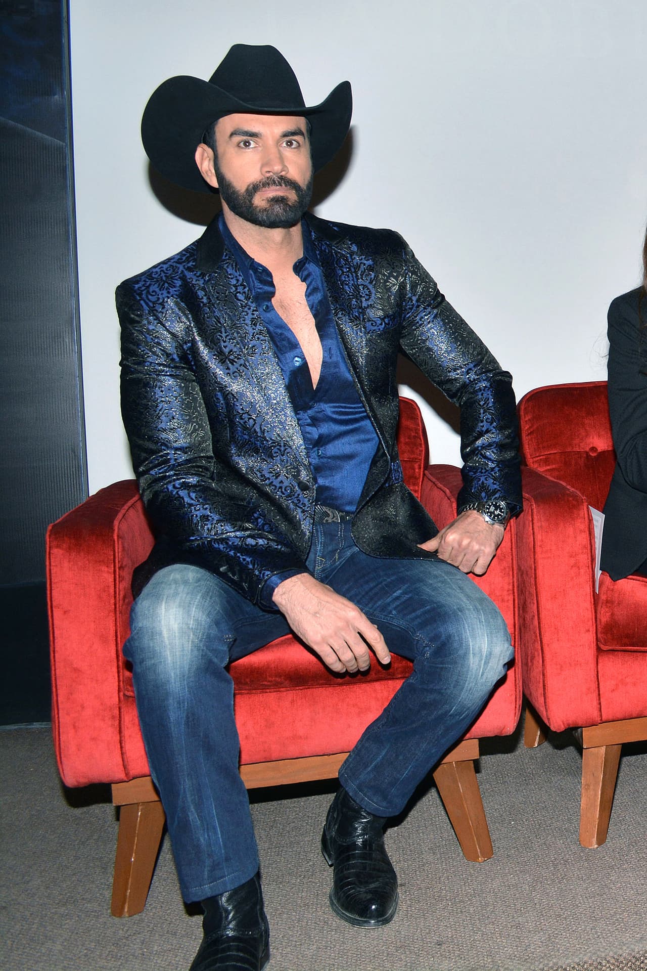 David Zepeda es el galán de 'Estela Carrillo', se llamará 'Ryan Cabrera', un cantante de regional mexicano. El actor incursionará en éste género por primera vez, pues recordemos que David ha grabado discos de balada pop con ritmos latinos.