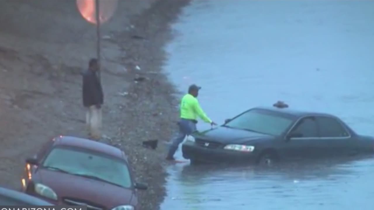 Esto es lo que puedes hacer para evitar un accidente en áreas inundadas