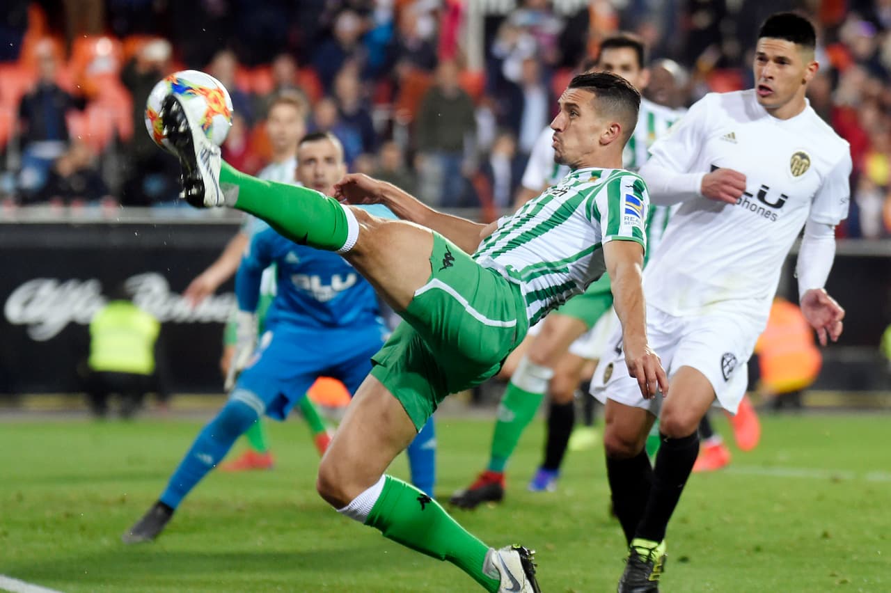 Ya no solo era anotar un gol, sino que por los dos del Valencia en Sevilla estaban obligados a buscar el triunfo para ser el rival del Barcelona.